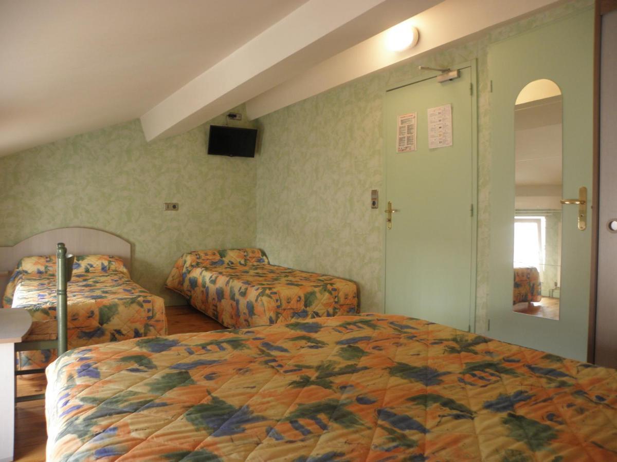 L'Ostalou Hotel อีซัวร์ ภายนอก รูปภาพ