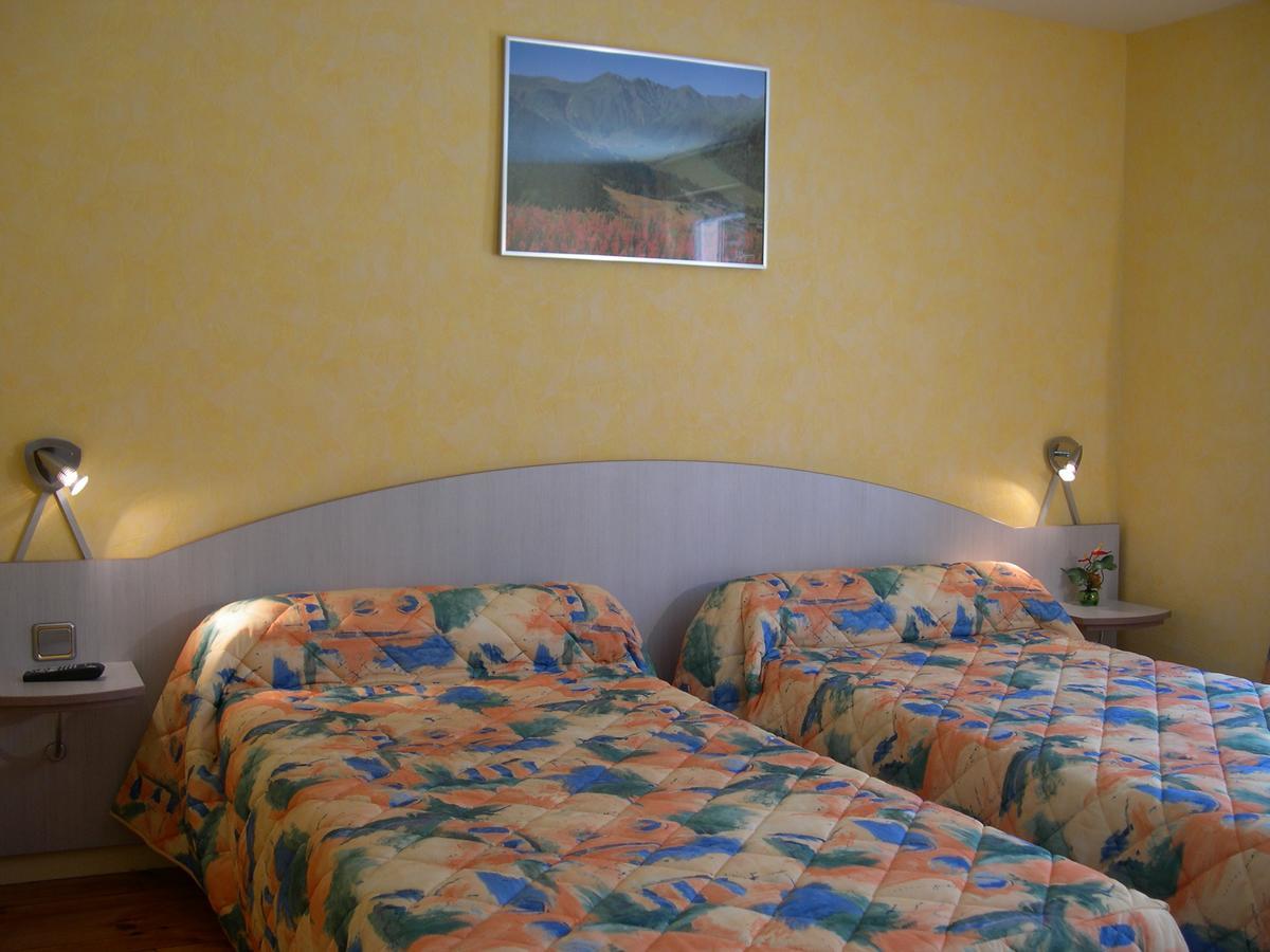 L'Ostalou Hotel อีซัวร์ ภายนอก รูปภาพ