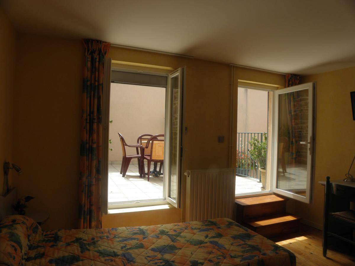 L'Ostalou Hotel อีซัวร์ ภายนอก รูปภาพ